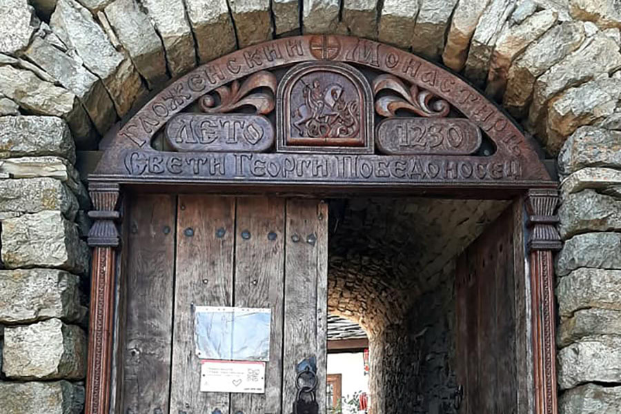 Гложенски манастир - скален страж на Балкана с вековна история 8 Гложенски манастир „Свети Георги Победоносец“ 4