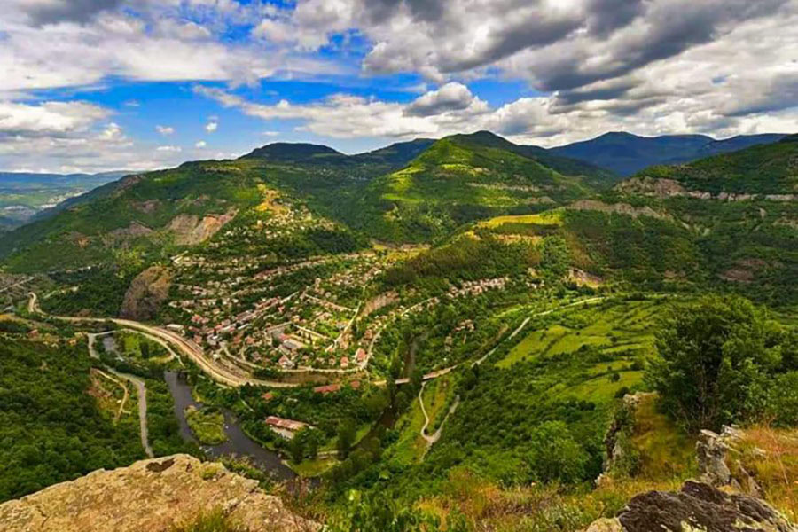 Красиви места в България, които да посетите през уикенда 17 Искърско дефиле – Лакатник